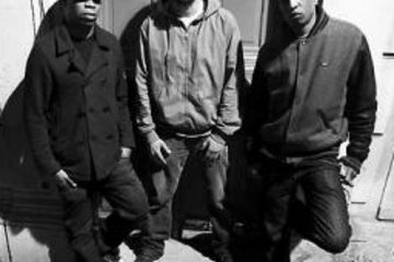 Visuel du podcast : Interview Ekoué (La Rumeur): "Du Coeur à l'Outrage, on n'a pas fait mieux dans le rap français" — Sweet Caroline #23